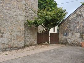 An outdoor area with a gate and tree at Camellia Cottage in Bodmin