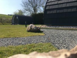 An outdoor area with gravel pathways and a cabin at Pod 2 (No Pets) in Carnforth