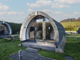 A pod with steps and seating area at Pod 8 (No Pets) Tewitfield