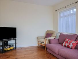 A living room with a tv and seating at Fluta in Seaton