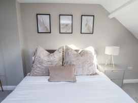 A bedroom with a bed and pillows at 2 bed in Scarborough
