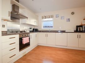 A kitchen with oven, stove, and sink at 65 Benasa Lodge in Winnard's Perch near St Columb Major