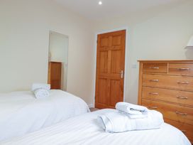 A bedroom with two beds and a chest of drawers at 65 Benasa Lodge in Winnard's Perch near St Columb Major