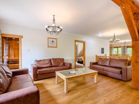 A living room with sofas and a coffee table at Eagle Spa Plus in Dundee