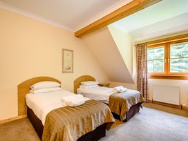 A bedroom with two single beds at Foresters Spa Plus (Pet) in Dundee