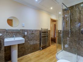 A bathroom with shower and wash basin at Muirloch Spa Plus (Pet) Dundee