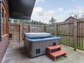 An outdoor area featuring a hot tub and steps at Rainbow Spa in Dundee