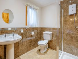 A bathroom with sink, toilet and shower at Osprey Lodge (Pet) Dundee