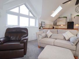 A living room with a sofa and armchair at 33 Fordh Tobmen in St. Agnes