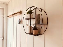 A decorative shelf with plants and a vase at Dream View in Waltham