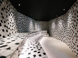 A spa with decorative tiled walls and steps at Luxurious Serenity in Waltham