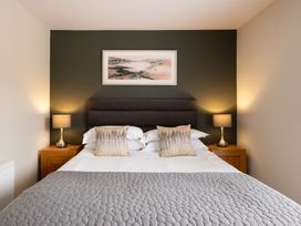 A bedroom with a bed and bedside tables at Macosi in Waltham