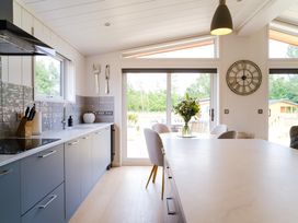 The Luxury Retreat - Lincolnshire - 1192932 - thumbnail photo 6