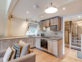 A kitchen with cabinets, sink, and appliances at St Ives Studio Spa in Praze-An-Beeble