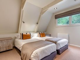 A bedroom with twin beds and a nightstand at St Ives Lodge 3 Spa in Praze-An-Beeble