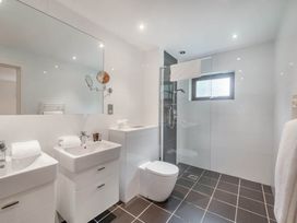 A bathroom featuring sinks, a toilet, and a shower at Cornwall Lodge Spa in Praze-An-Beeble
