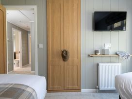 A bedroom with a wardrobe and tv at Argel Spa Pet in Praze-An-Beeble