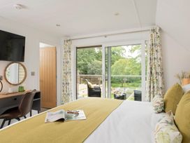 A bedroom with a bed and desk at Kilden Pet in Praze-An-Beeble