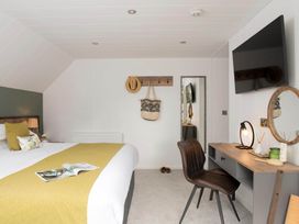 A bedroom with a bed and desk at Kilden Pet in Praze-An-Beeble