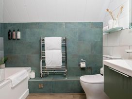 A bathroom with a bath, towel rail, sink and toilet at Kilden Pet in Praze-An-Beeble