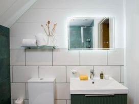 A bathroom with a sink, toilet, and shower at Kilden Pet in Praze-An-Beeble