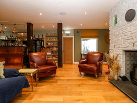 A living room with chairs and a bar at The Swan in 