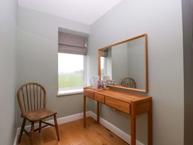 A dressing room with a mirror and a chair at The Swan in Whitney-On-Wye