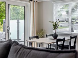 A dining room with a table and chairs at Saron 2.0 Pet in Llandyrnog