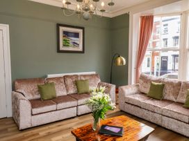 A living room with sofas and a coffee table at Sunnyvale House in Whitby