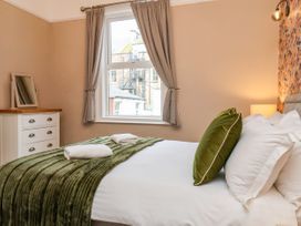 A bedroom with a bed and a drawer at Sunnyvale House in Whitby