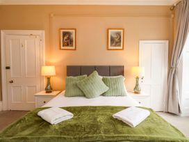 A bedroom with a bed and lamps at Sunnyvale House in Whitby