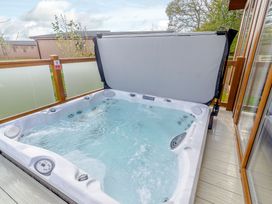 A hot tub on a deck in outdoor area at The Folkesworth in Kings Cliffe