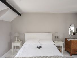 A bedroom with a bed and furniture at Bryn Tegid in Beaumaris