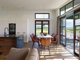 A dining room with a table and chairs at Peak View in Penrith