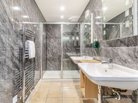 A bathroom with sinks and a shower at Tremewan Spa Pet Perranporth