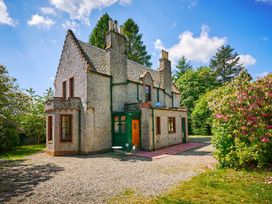 A house in a garden at West Lodge Kirriemuir