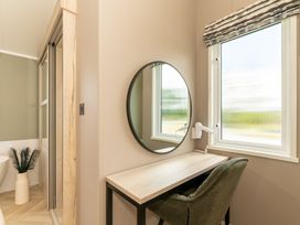 An office with a desk and mirror at The Oasis in Great Ayton