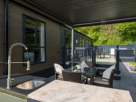 An outdoor seating area with a table and chairs at The Woods (Pet) in Great Ayton