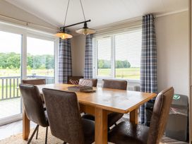 A dining room with a table and chairs at Rosedale in Great Ayton