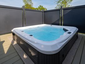 A hot tub surrounded by a fence at Roseberry (Pet) Great Ayton