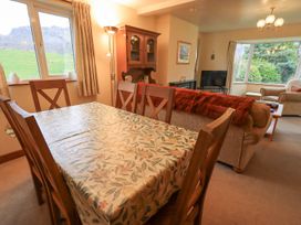 A dining room with a table and chairs at Thrang View in Chapel Stile