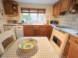 A kitchen with a table and bowl located at Thrang View Chapel Stile