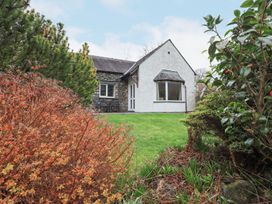 A house with a garden and plants at Thrang View Chapel Stile