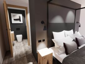 A bedroom with a bed and an ensuite bathroom at Arvo Suite 1.0 Marhamchurch