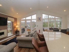 A living room with a television and a sofa at High Lake View Lodge near White Cross Bay