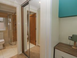 A bathroom with a shower, toilet, and sink at High Lake View Lodge White Cross Bay near Troutbeck Bridge