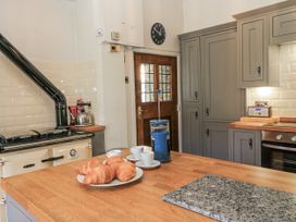 A kitchen with an oven and croissants on the countertop at Ostlers in Burford