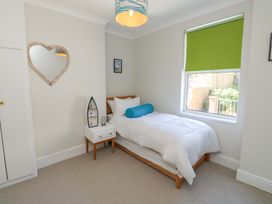 A bedroom with a single bed and a nightstand at 43 Sandquay Road, Dartmouth