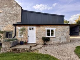 A cottage exterior with door and windows at Cotswolds Farmhouse Cottage
