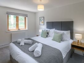 A bedroom with a double bed and two lamps at Windy Hills Spa Marhamchurch